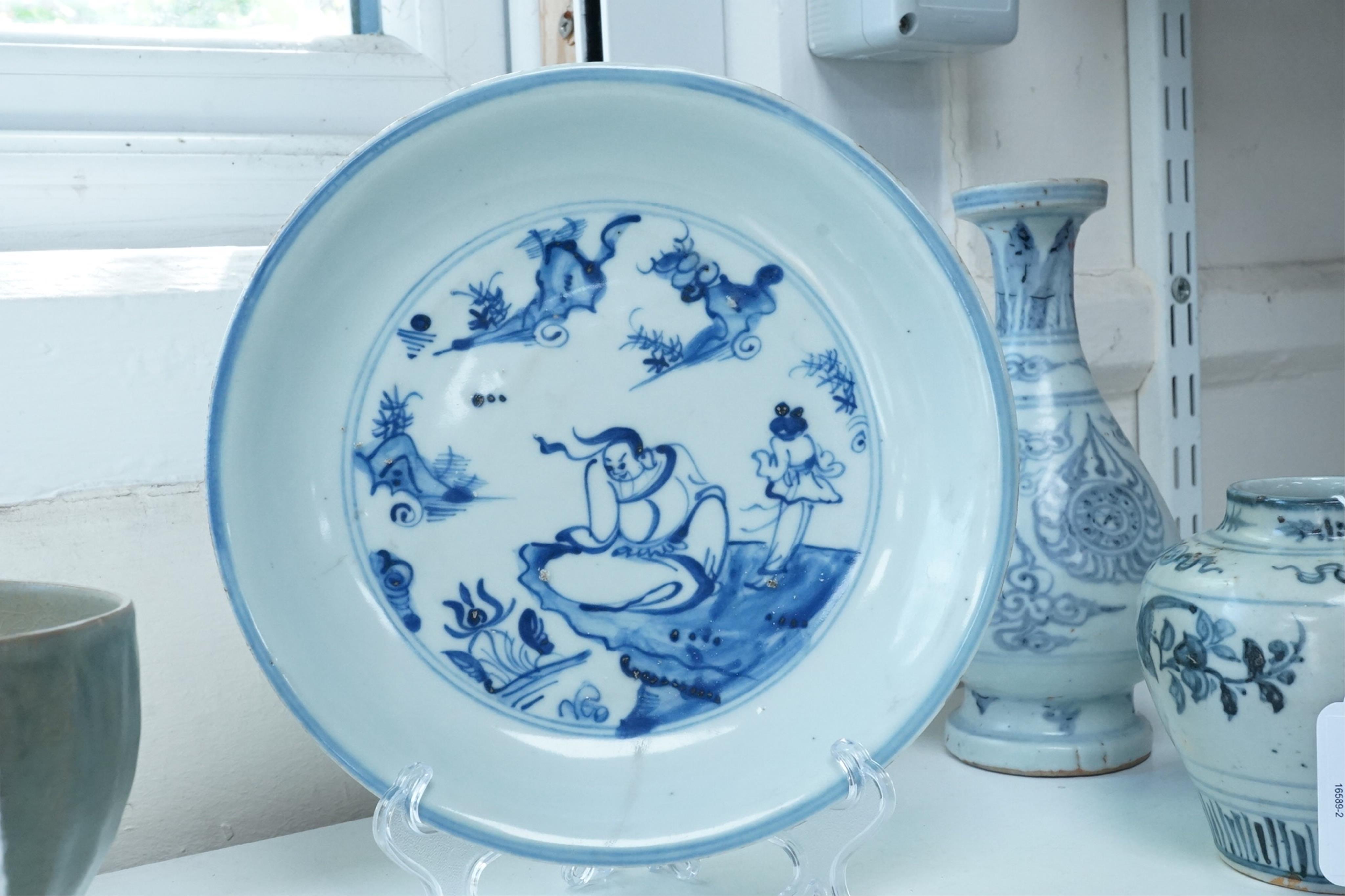 A Chinese Ming blue and white saucer dish, 16th century